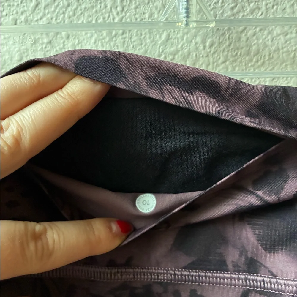 Lululemon Time To Sweat Crop in Mini Dusk Floral Antique Bark Black (Size:10)